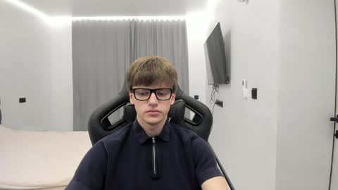 Snapshot of thomas_shelbivip chatting on May 2, 6:57 pm Tomas online show from May 2, 6:57 pm