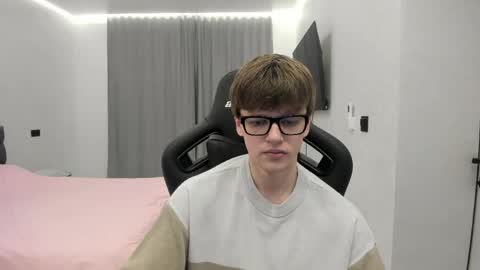 Snapshot of thomas_shelbivip chatting on May 4, 6:48 pm Tomas online show from May 4, 6:48 pm