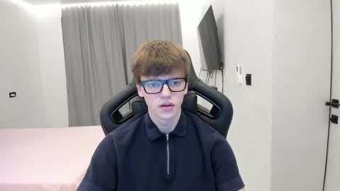 Snapshot of thomas_shelbivip chatting on May 6, 8:36 pm Tomas online show from May 6, 8:36 pm