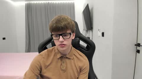 Snapshot of thomas_shelbivip chatting on May 7, 7:41 pm Tomas online show from May 7, 7:41 pm