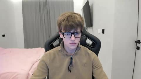 Snapshot of thomas_shelbivip chatting on May 10, 1:44 am Tomas online show from May 10, 1:44 am