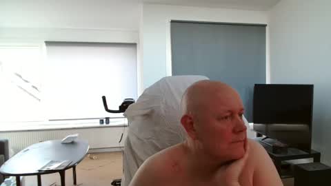 thomash32 online show from September 12, 4:40 pm