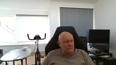 thomash32 online show from September 16, 11:44 am