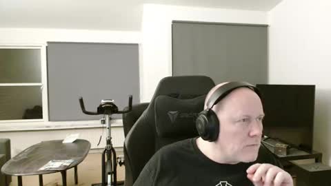 thomash32 online show from September 22, 8:00 pm