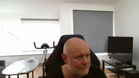 thomash32 online show from October 1, 10:54 am