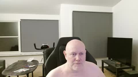 thomash32 online show from October 11, 11:14 pm