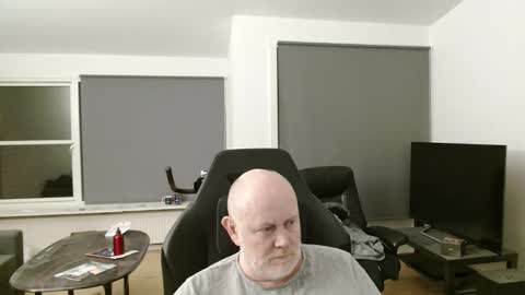 thomash32 online show from October 20, 9:48 pm