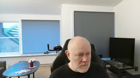 thomash32 online show from October 24, 6:21 am