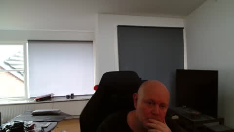 thomash32 online show from November 29, 12:41 pm