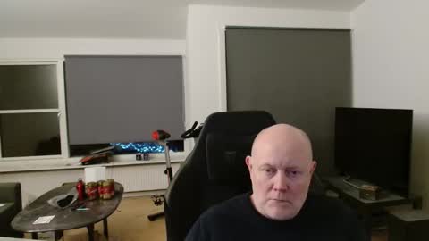 thomash32 online show from December 13, 10:48 pm