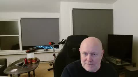 thomash32 online show from December 14, 6:23 pm