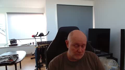 thomash32 online show from January 14, 12:55 pm