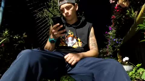 Snapshot of thomasjons chatting on June 30, 4:24 am thomasjons online show from June 30, 4:24 am
