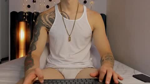 Snapshot of thomasmarzo1 chatting on December 22, 5:54 pm sweetfit boy online show from December 22, 5:54 pm