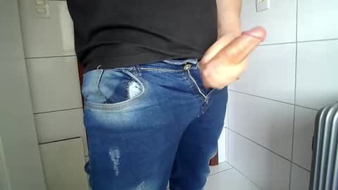 Snapshot of thomaz__ chatting on September 24, 6:11 pm thomaz__ online show from September 24, 6:11 pm