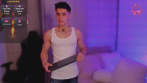 Thom Klein online show from February 5, 7:51 pm