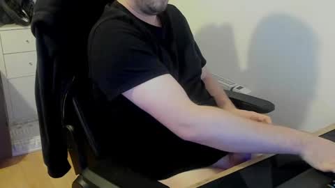 Snapshot of thommy2008 chatting on December 6, 11:11 am thommy2008 online show from December 6, 11:11 am