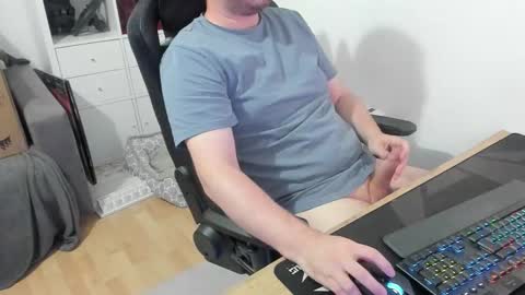 Snapshot of thommy2008 chatting on September 12, 10:59 am thommy2008 online show from September 12, 10:59 am