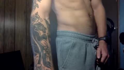 Snapshot of thompson475 chatting on December 20, 9:33 pm Toned Guy 4 Thrills online show from December 20, 9:33 pm