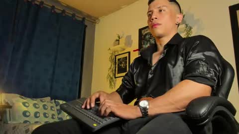 Snapshot of thomsevery_ chatting on September 16, 12:22 am Thoms Every online show from September 16, 12:22 am