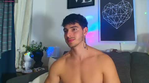 Snapshot of thomylov chatting on April 10, 1:44 am thomylov online show from April 10, 1:44 am