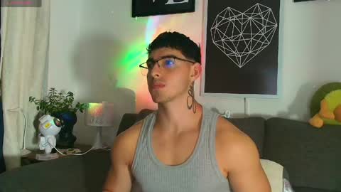 Snapshot of thomylov chatting on April 12, 2:27 am thomylov online show from April 12, 2:27 am