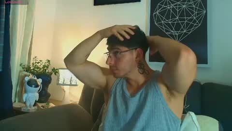 Snapshot of thomylov chatting on April 17, 12:24 am thomylov online show from April 17, 12:24 am