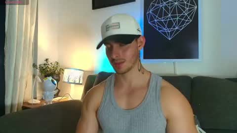 Snapshot of thomylov chatting on June 11, 2:44 am thomylov online show from June 11, 2:44 am