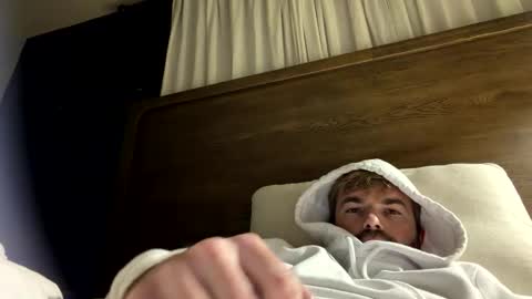 Snapshot of thor25_ chatting on February 3, 3:15 am The Play Den online show from February 3, 3:15 am