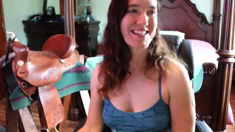 ThornburyRose online show from April 19, 7:16 pm