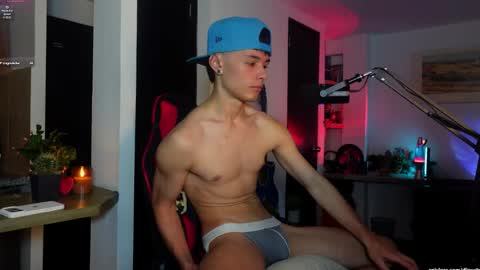   L e a n d e r   25OFF ON MY OF online show from March 2, 1:08 am