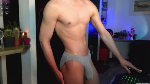   L e a n d e r   25OFF ON MY OF online show from April 14, 3:51 pm