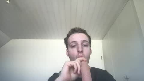 Snapshot of throatslut21 chatting on June 14, 10:17 am throatslut21 online show from June 14, 10:17 am