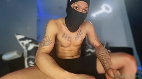 Snapshot of throattaker4l_ chatting on February 19, 9:38 am ThroatTaker4l online show from February 19, 9:38 am