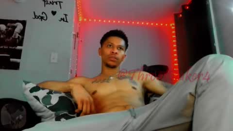 Snapshot of throattaker4l_ chatting on June 4, 4:51 am ThroatTaker4l online show from June 4, 4:51 am