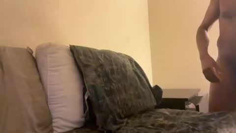 Snapshot of throbbingxxx chatting on May 10, 9:36 am austin xzandros online show from May 10, 9:36 am