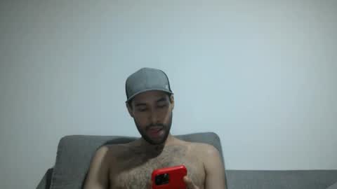 Snapshot of throwawayyourgun chatting on December 5, 9:06 pm Luka online show from December 5, 9:06 pm