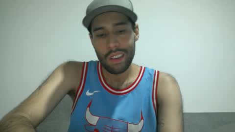 Snapshot of throwawayyourgun chatting on December 6, 7:23 pm Luka online show from December 6, 7:23 pm