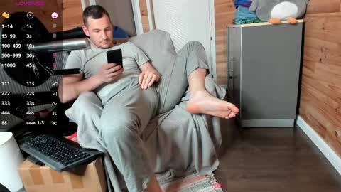 bigsshark online show from April 6, 8:21 pm