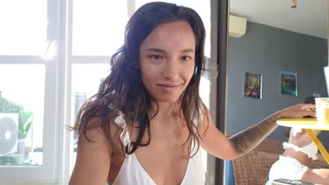 Snapshot of tia_j chatting on May 23, 4:39 am tia_j online show from May 23, 4:39 am
