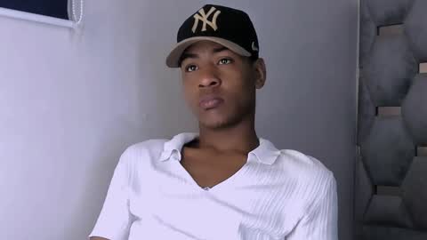 Snapshot of tiago_xxx_ chatting on October 21, 9:26 pm tiago_xxx_ online show from October 21, 9:26 pm