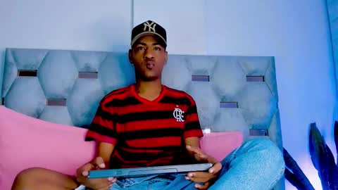 Snapshot of tiago_xxx_ chatting on October 25, 12:29 am tiago_xxx_ online show from October 25, 12:29 am