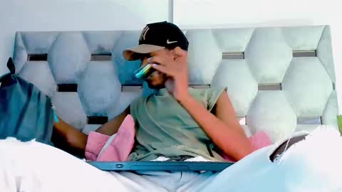 Snapshot of tiago_xxx_ chatting on October 26, 9:21 pm tiago_xxx_ online show from October 26, 9:21 pm