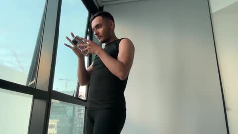 tian_velasquez online show from December 6, 9:43 am