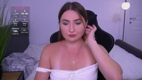 Snapshot of tianna_me chatting on August 7, 11:45 am tianna_me online show from August 7, 11:45 am