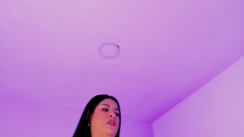 tiannagloww online show from March 4, 7:20 pm