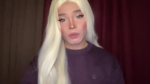 Ms. Tiara online show from April 2, 11:24 pm