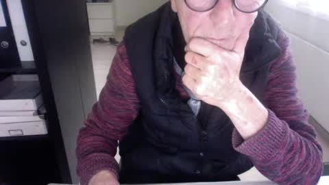 Snapshot of tiburzio chatting on December 3, 2:05 pm tiburzio online show from December 3, 2:05 pm