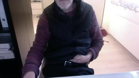 Snapshot of tiburzio chatting on December 8, 1:47 pm tiburzio online show from December 8, 1:47 pm