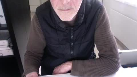 Snapshot of tiburzio chatting on December 14, 1:49 pm tiburzio online show from December 14, 1:49 pm